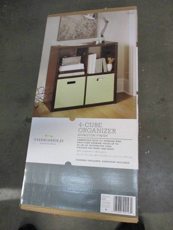 lot 128 image: 4-Cube Organizer