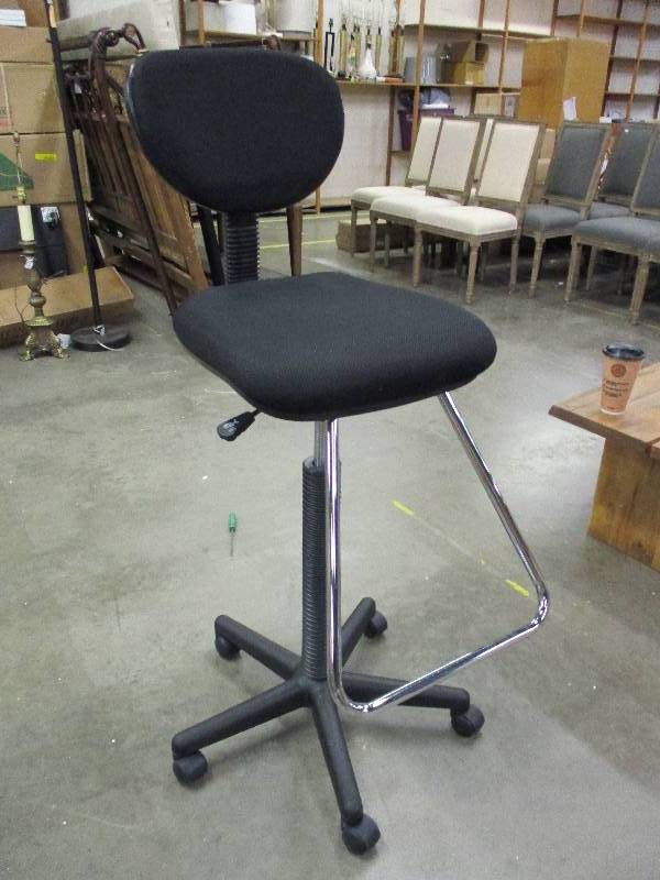 lot 141 image: Brand new black office chair