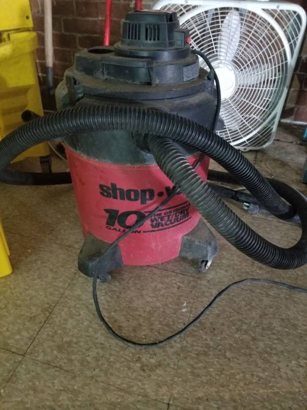 lot 2983 image: 10 Gal WetDry Shop Vac