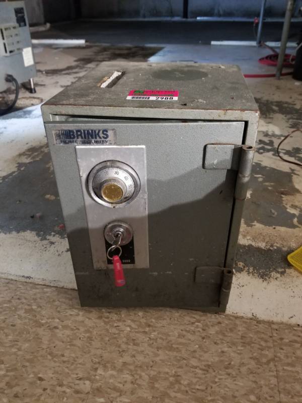 lot 2988 image: Brinks Home Security Safe With Key