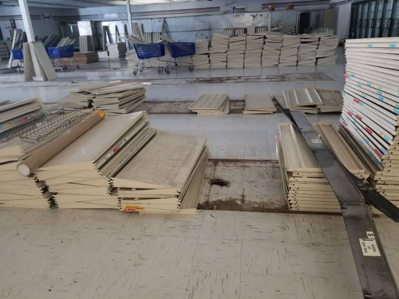 lot 2998 image: Large Amount of Gondolla Shelving