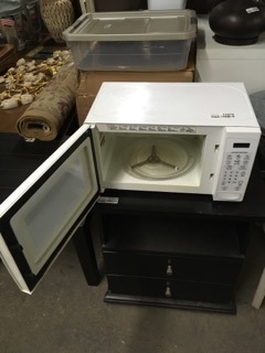 Black Sunbeam Microwave  190 the Subsurface Auction by Fleetsale