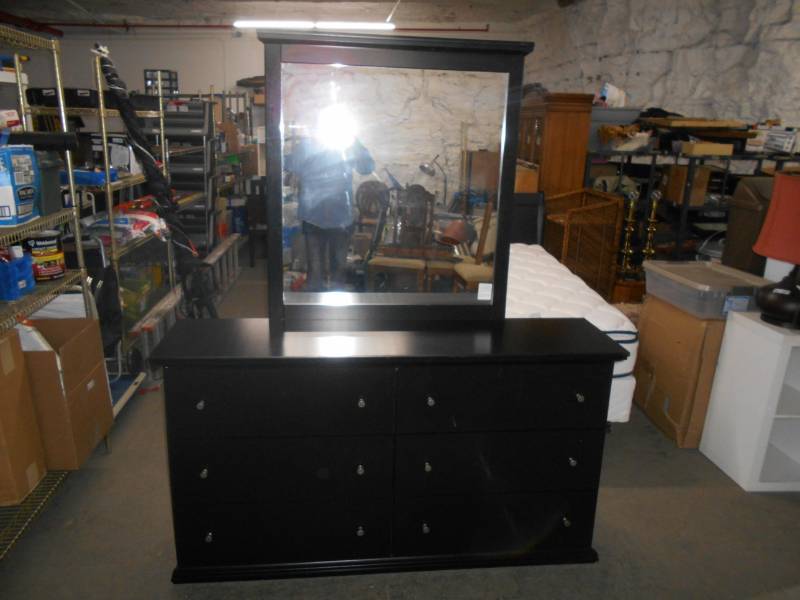 Black Mirrored Dresser Subsurface 190 Auctions By Fleetsale Day