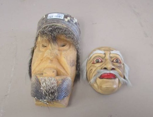 lot 2037 image: Faces Wall Dcor Items