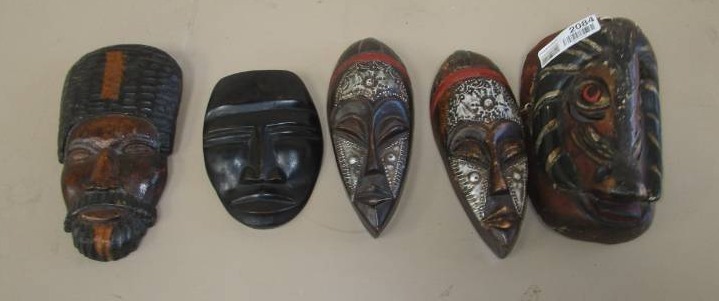 lot 2084 image: Lot of 5 Small African Masks - Dcor