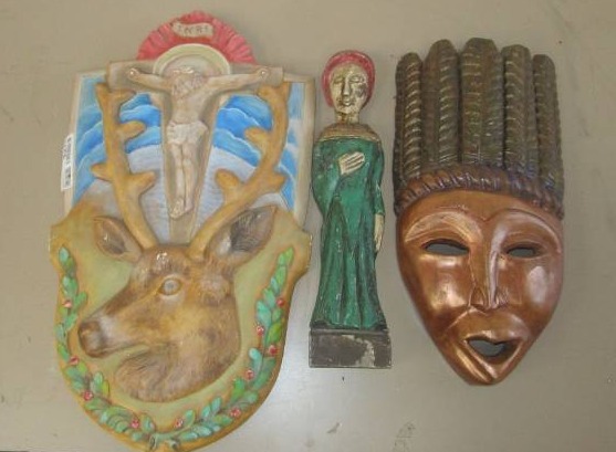 lot 2211 image: Ceramic Wall Dcor Pieces