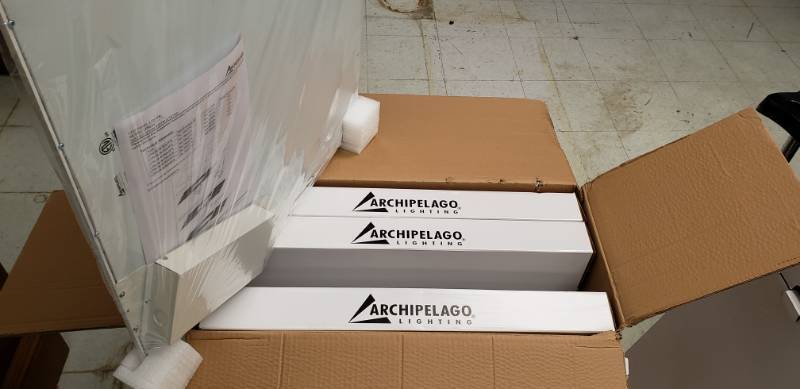 lot 2091 image: LED Panel Lights - Case of 4