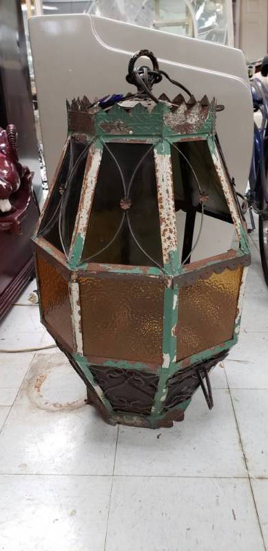 lot 2176 image: Vintage Hanging Lamp