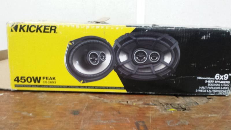 lot 2109 image: Kicker 450W 6.9 3-way Speakers