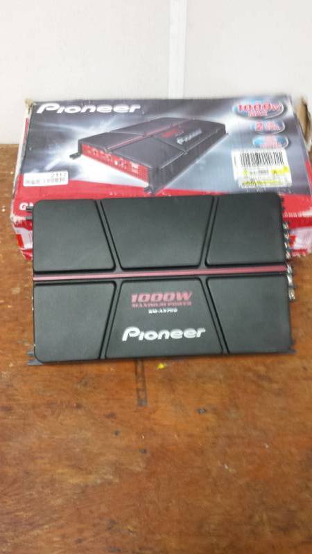 lot 2117 image: Pioneer 1000W Max Power GM-A5702