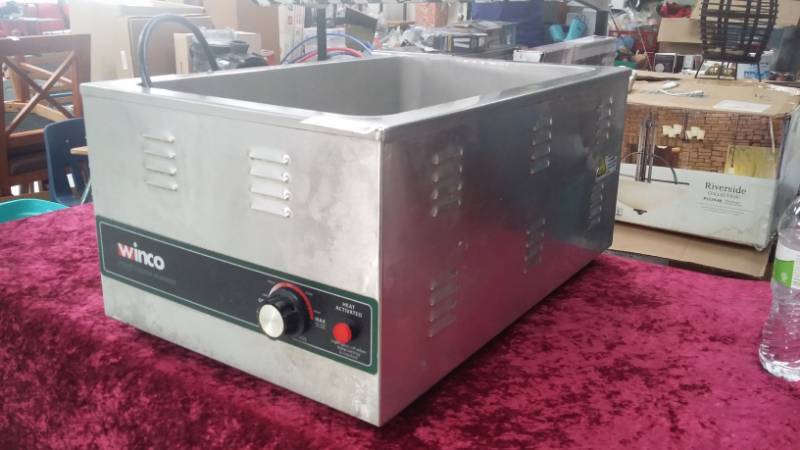 lot 2141 image: Winco Electric Food Cooker  Warmer Model FW-S600