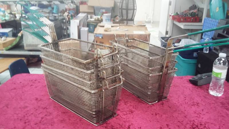 lot 2147 image: Lot of 7 Deep Fryer Baskets