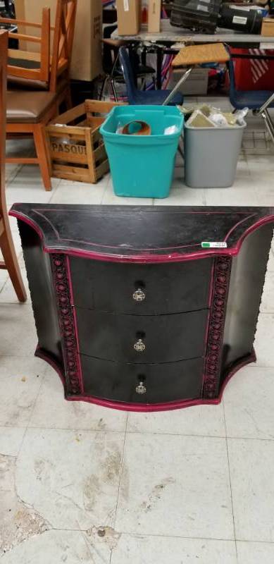 lot 4216 image: 3 Drawer Nightstand