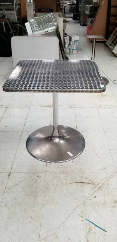 lot 4229 image: Metal Base Table