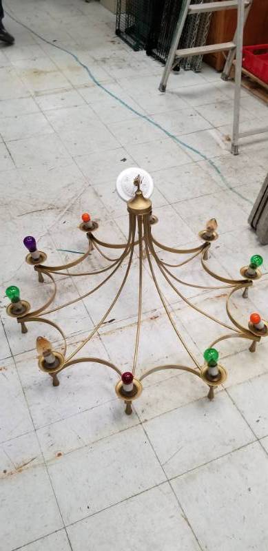 lot 4233 image: Multi Light Chandelier Light Fixture
