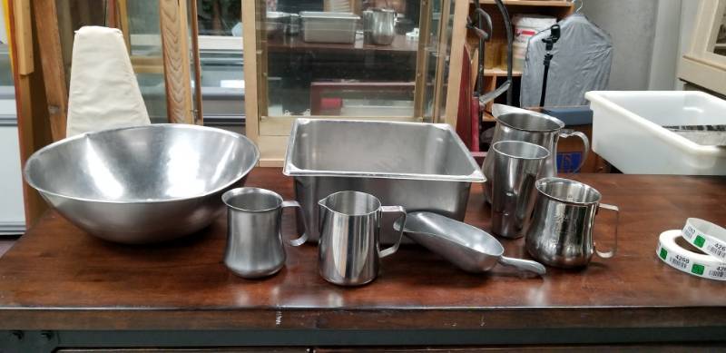 lot 4260 image: SS Pitchers, Bowls, Pans, Ice Scoop