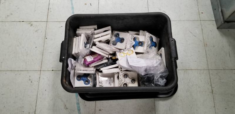 lot 4269 image: Bus Tubs full of Fidgit Spinners