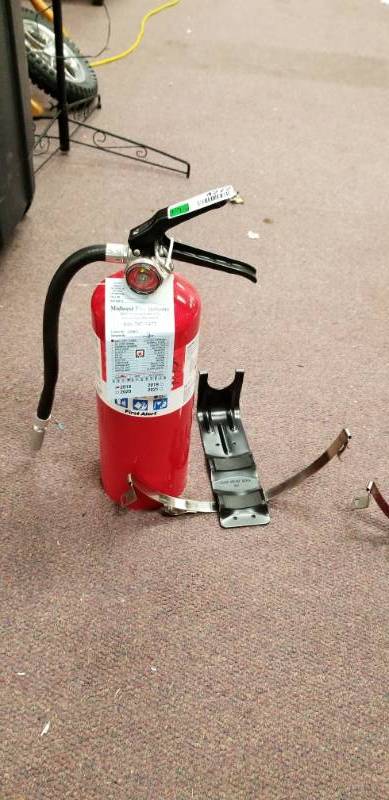 lot 4272 image: Red Fire Extinguisher & Mouting Bracket
