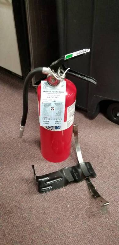 lot 4273 image: Red Fire Extinguisher & Mouting Bracket