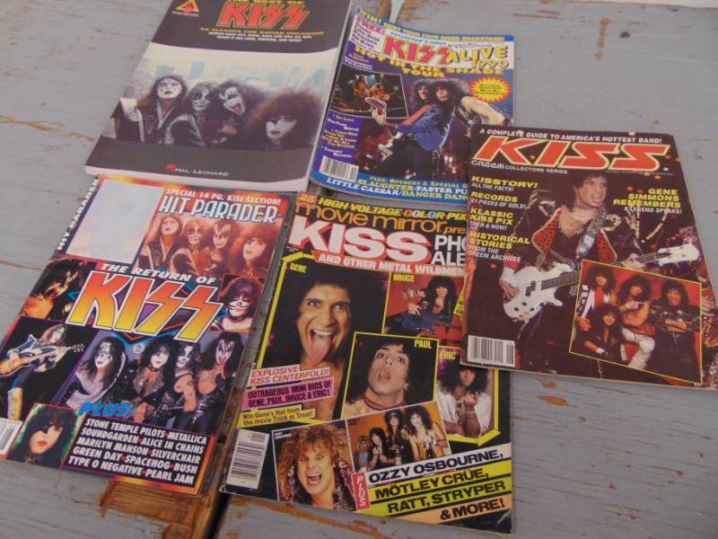 lot 1466 image: KISS Magazines
