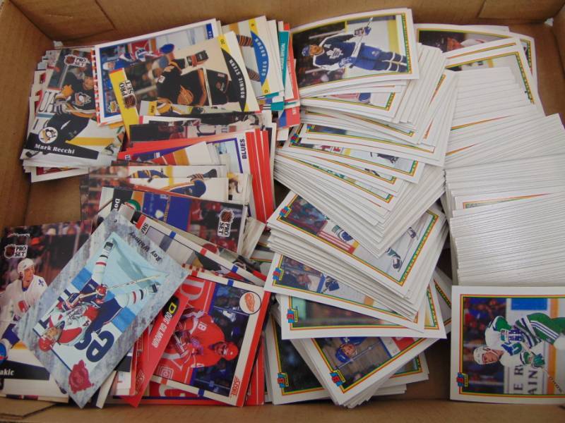 lot 1491 image: Vintage NHL Hockey card lot