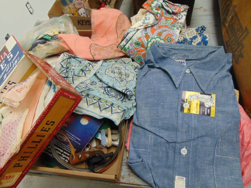 lot 1501 image: Sewing Lot - Thread - Doilies and More
