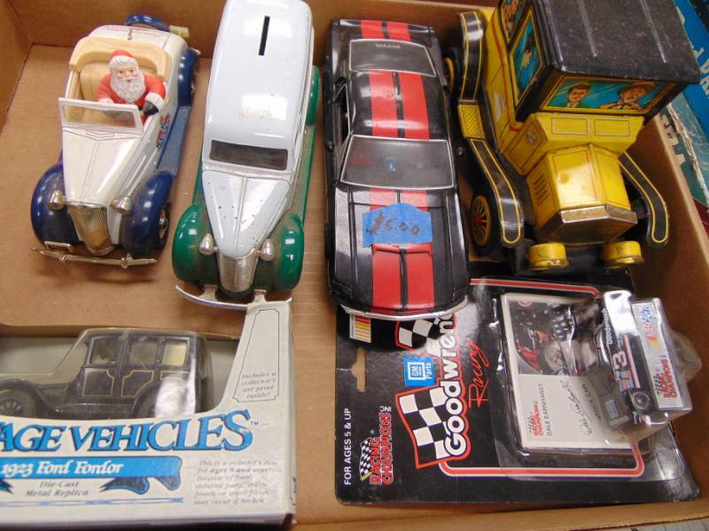 lot 1508 image: Die Cast Banks and miscellaneous toys