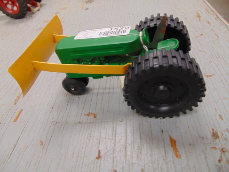 lot 1522 image: Tractor with Blade - Plastic tires