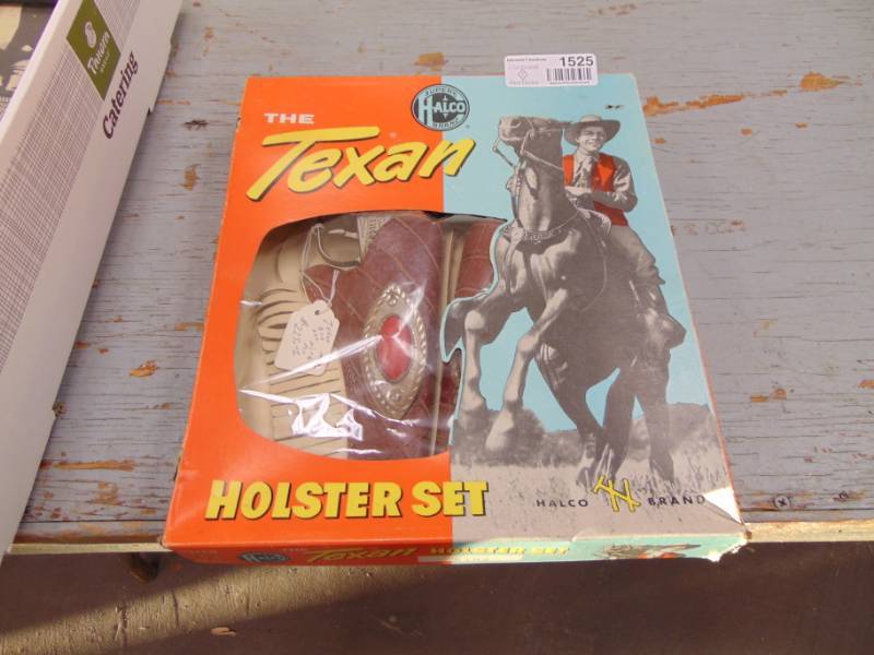 lot 1525 image: The Texan Holster Set   Halco Brand does have water damage, see pictures