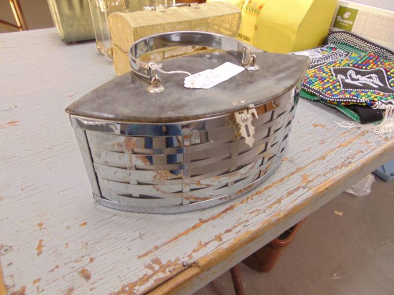 lot 1535 image: Grey LuciteSilver Purse