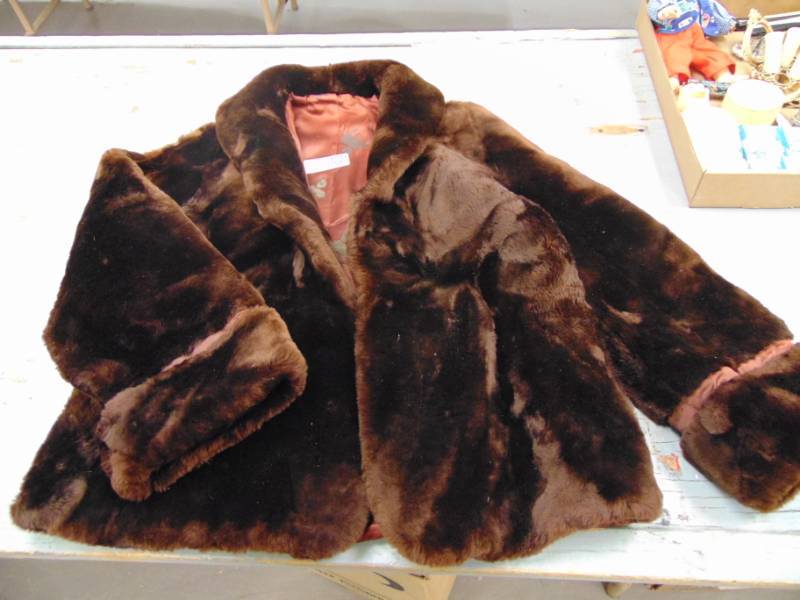 lot 1541 image: Vintage Fur Coat