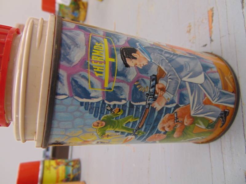 lot 1546 image: Aladdin Thermos - James Bond    Thermos # 2891