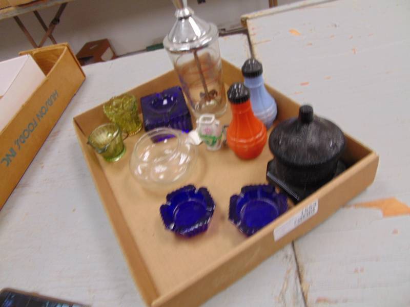 lot 1553 image: Vintage Glassware Pieces