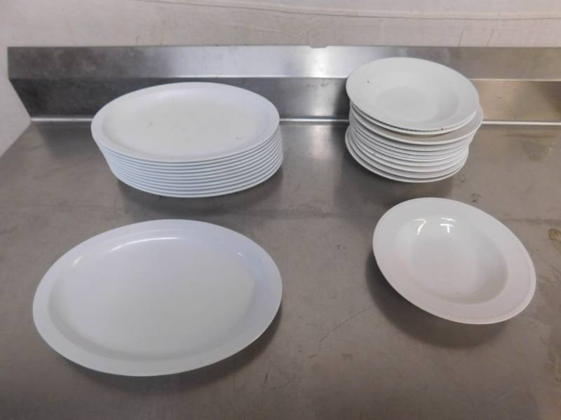 lot 1555 image: 12 Melamine Oval Plates and 12 Royal Norfolk Ceramic Bowls