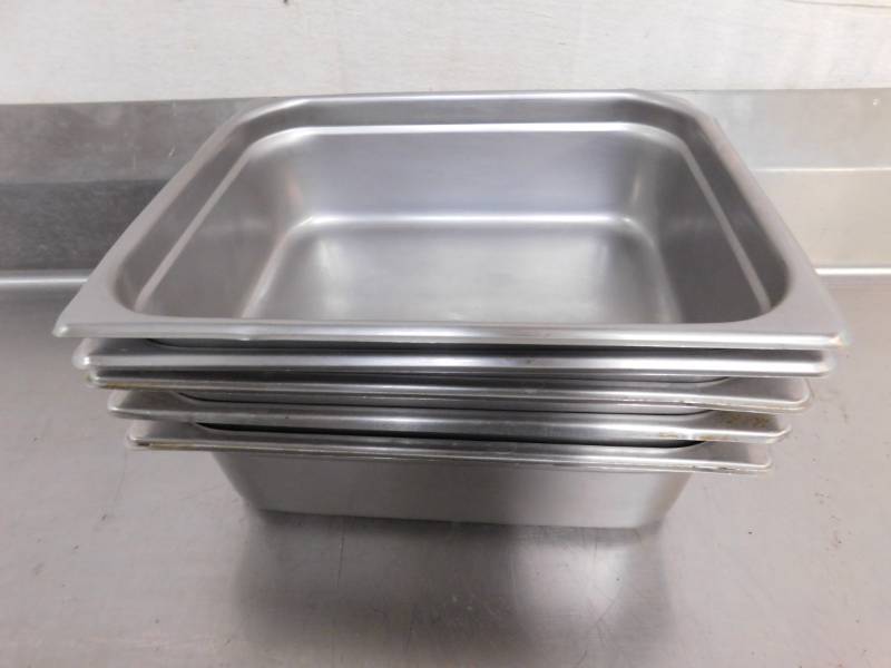 lot 1756 image: Five 12 x 4 Inch Pans