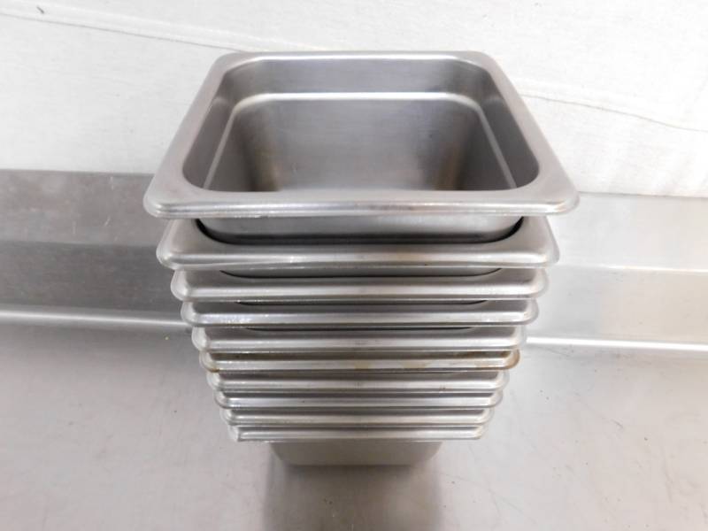 lot 1758 image: Ten 16 x 4 Inch Pans