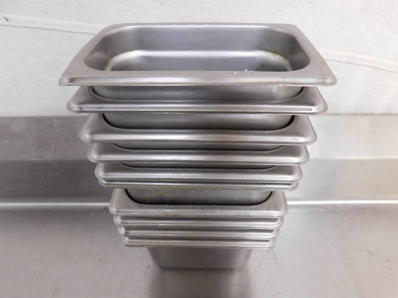 lot 1759 image: Ten 19 x 4 Inch Pans