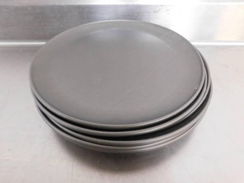 lot 1764 image: 10 Pizza Pans