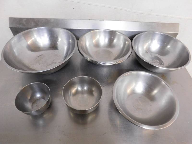lot 1766 image: 10 Mixing Bowls