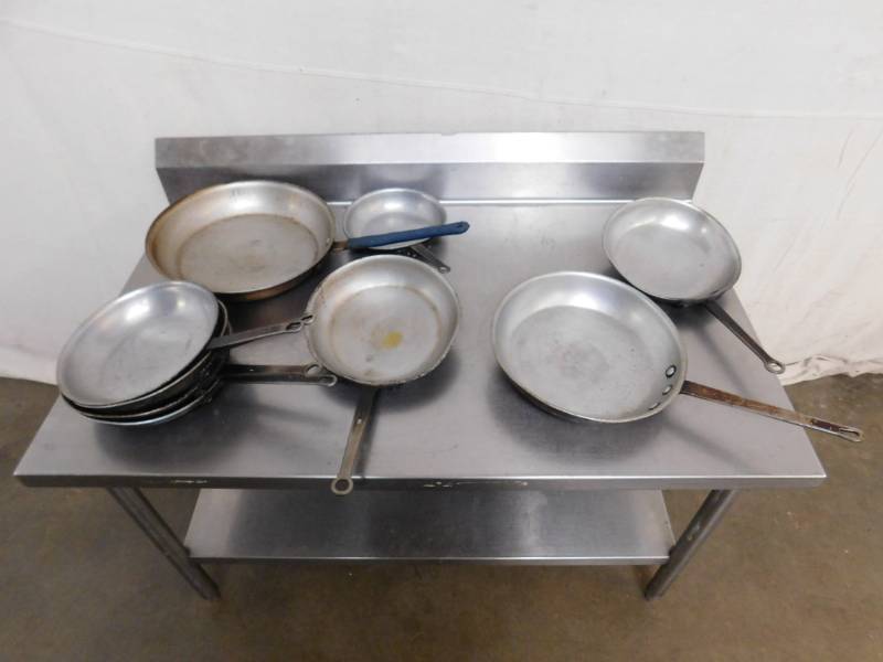 lot 1767 image: 9 Skillets