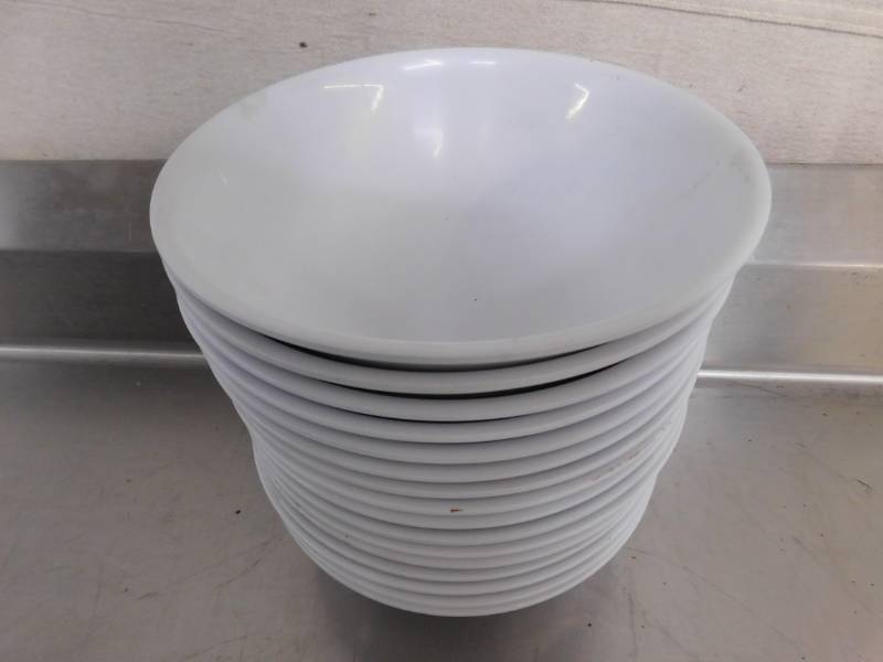 lot 1772 image: 16 Thundergroup Plastic Bowls