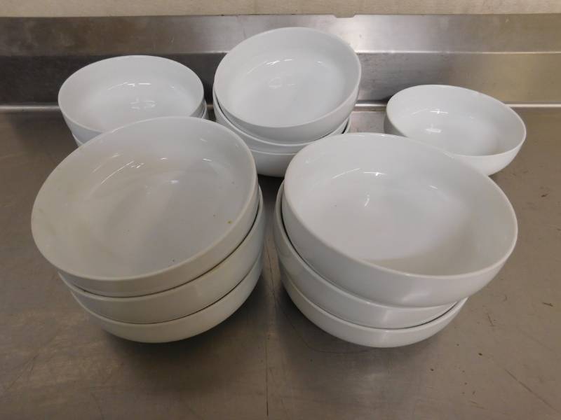 lot 1773 image: 12 Better Homes & Gardens Ceramic Bowls