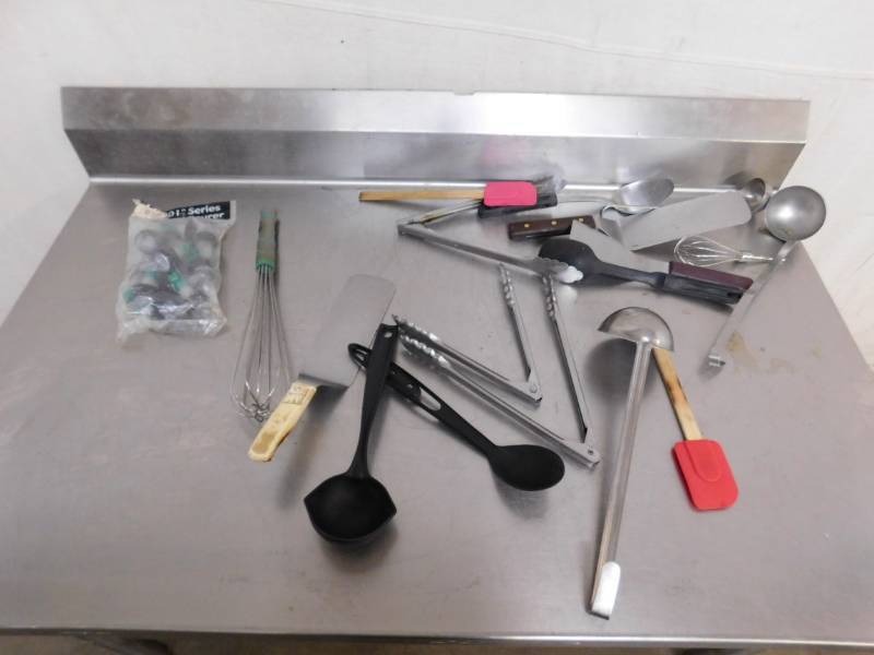 lot 1784 image: Spatulas, Tongs, Ladels, Wisks and Pourers