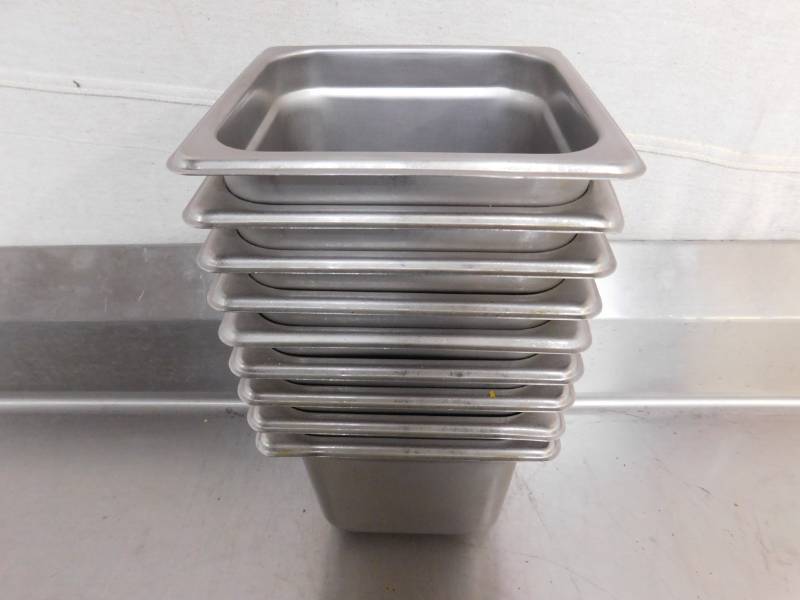 lot 1757B image: Eight 16 x 6 Inch Pans
