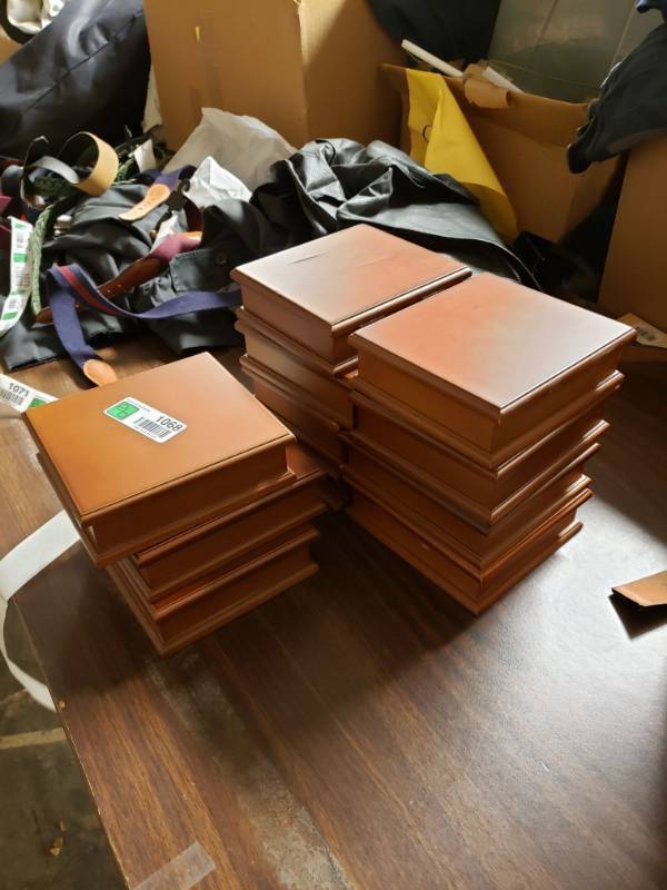 lot 1068 image: (11) Wooden Wallet Boxes