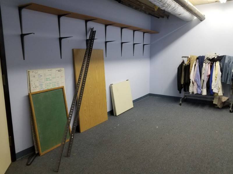 lot 1081 image: Shelving and Contents of Room