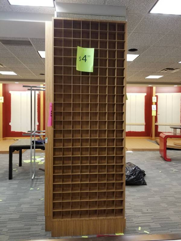 lot 2058 image: Floor to Ceiling Cube Organizer