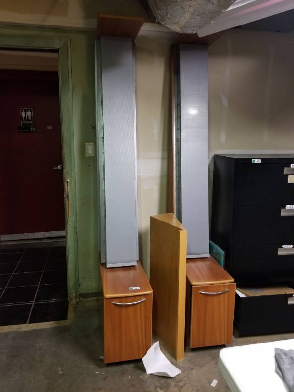 lot 2070 image: Various Metal and Wood Items