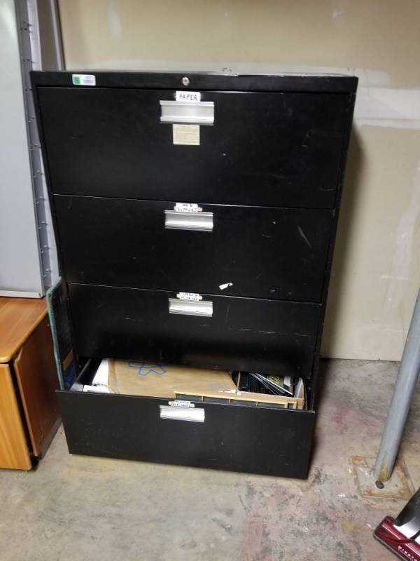 lot 2071 image: Metal 4 Drawer File Cabinet