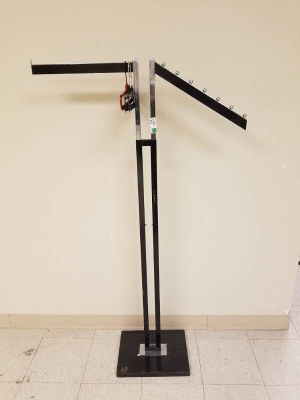 lot 3001 image: Clothes Rack